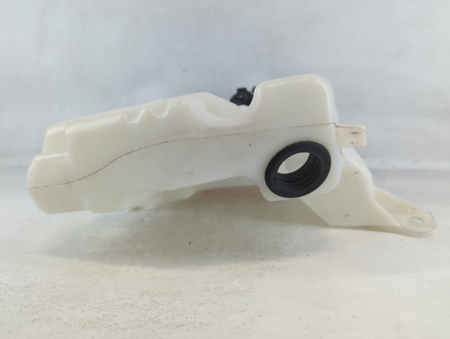 2013-2014 Ford Escape Windshield Washer Fluid Reservoir Bottle Oem - Oemusedautoparts1.com