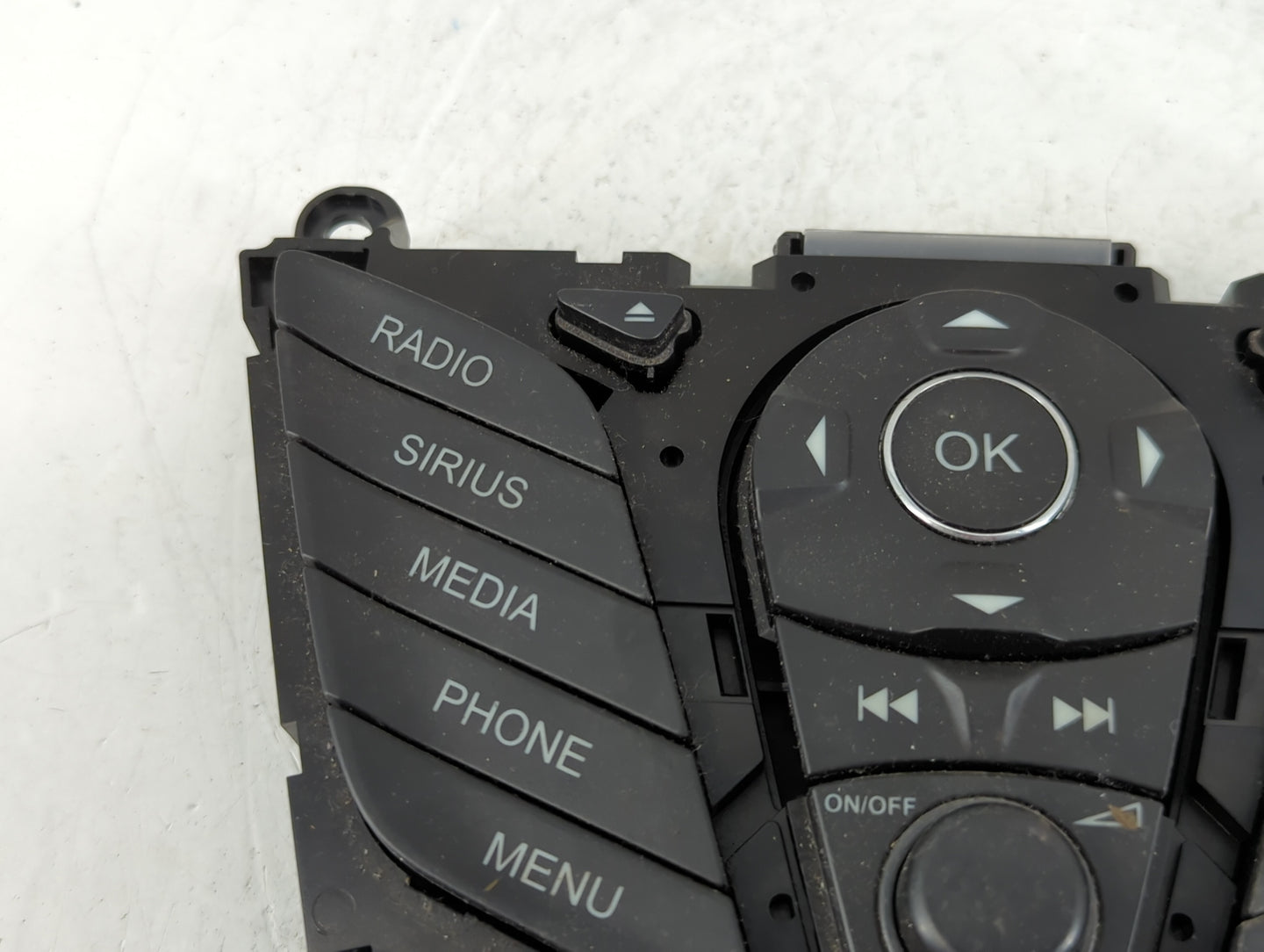 2013-2016 Ford Escape Radio AM FM Cd Player Receiver Replacement P/N:DJ5T-18K811 BA Fits Fits 2013 2014 2015 2016 OEM Used A