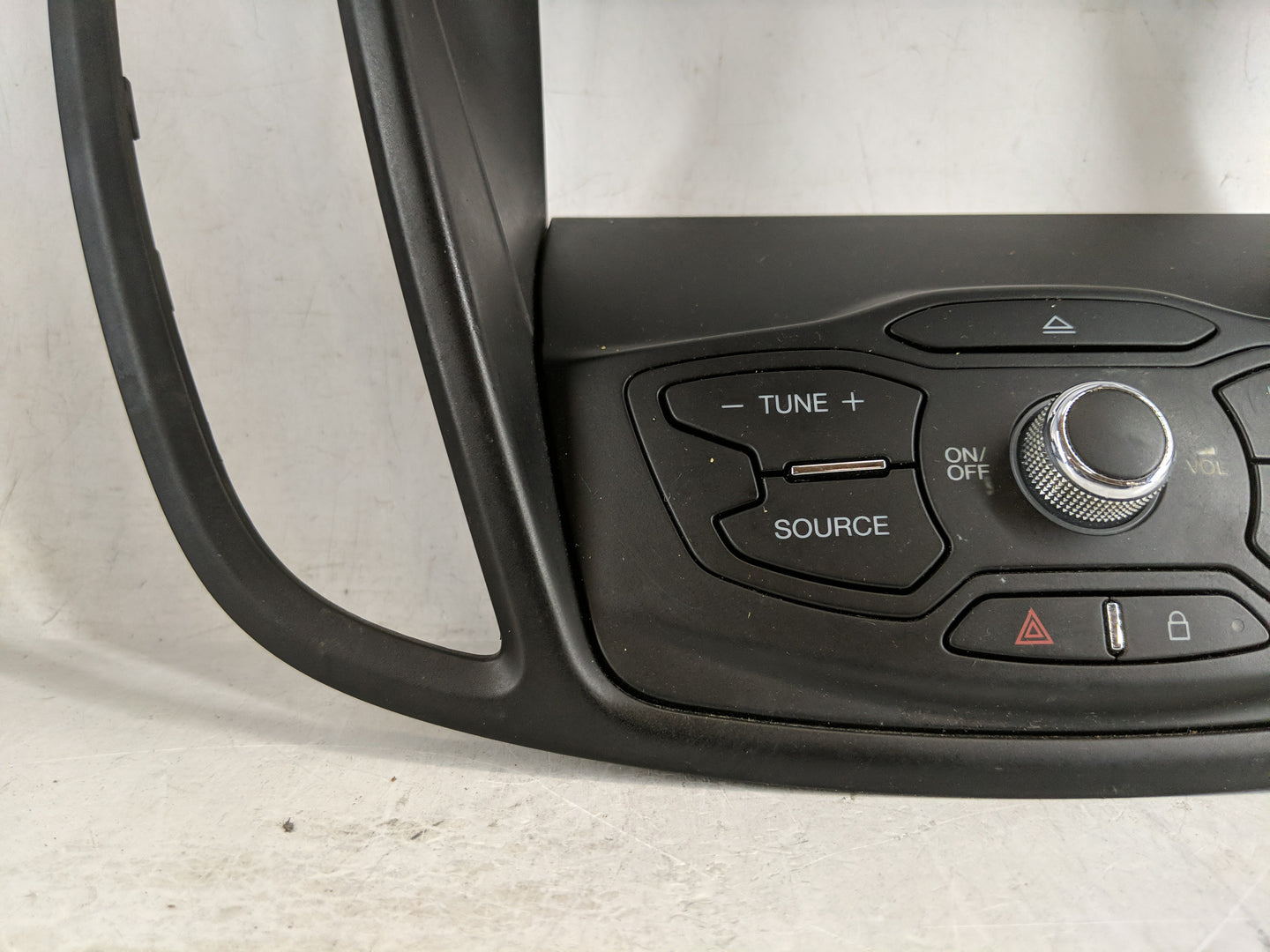 2013-2016 Ford Escape Radio AM FM Cd Player Receiver Replacement P/N:CJ54-18835-CCW Fits Fits 2013 2014 2015 2016 OEM Used A