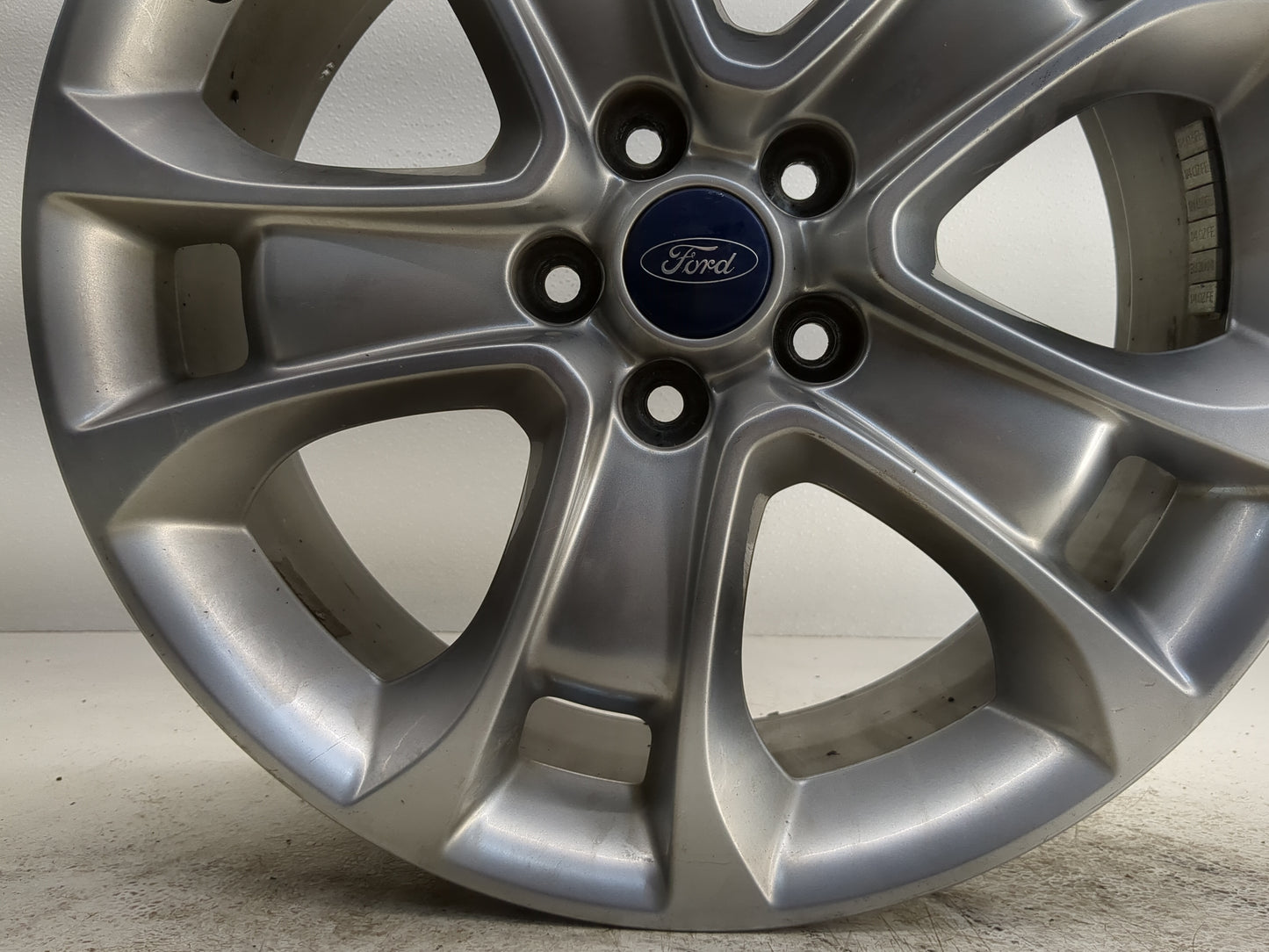 2013-2016 Ford Escape Oem Wheel Rim 1247555 - Oemusedautoparts1.com