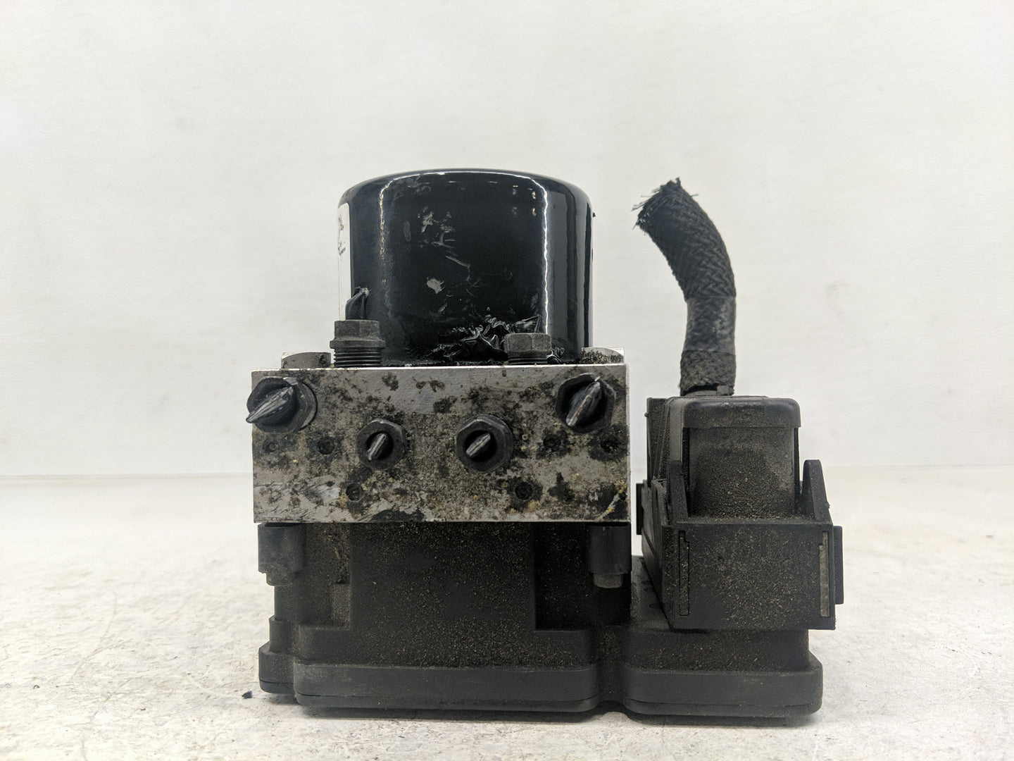 2013-2015 Ford Escape ABS Pump Control Module Replacement P/N:CV61-2C405-AE Fits Fits 2013 2014 2015 OEM Used Auto Parts - O