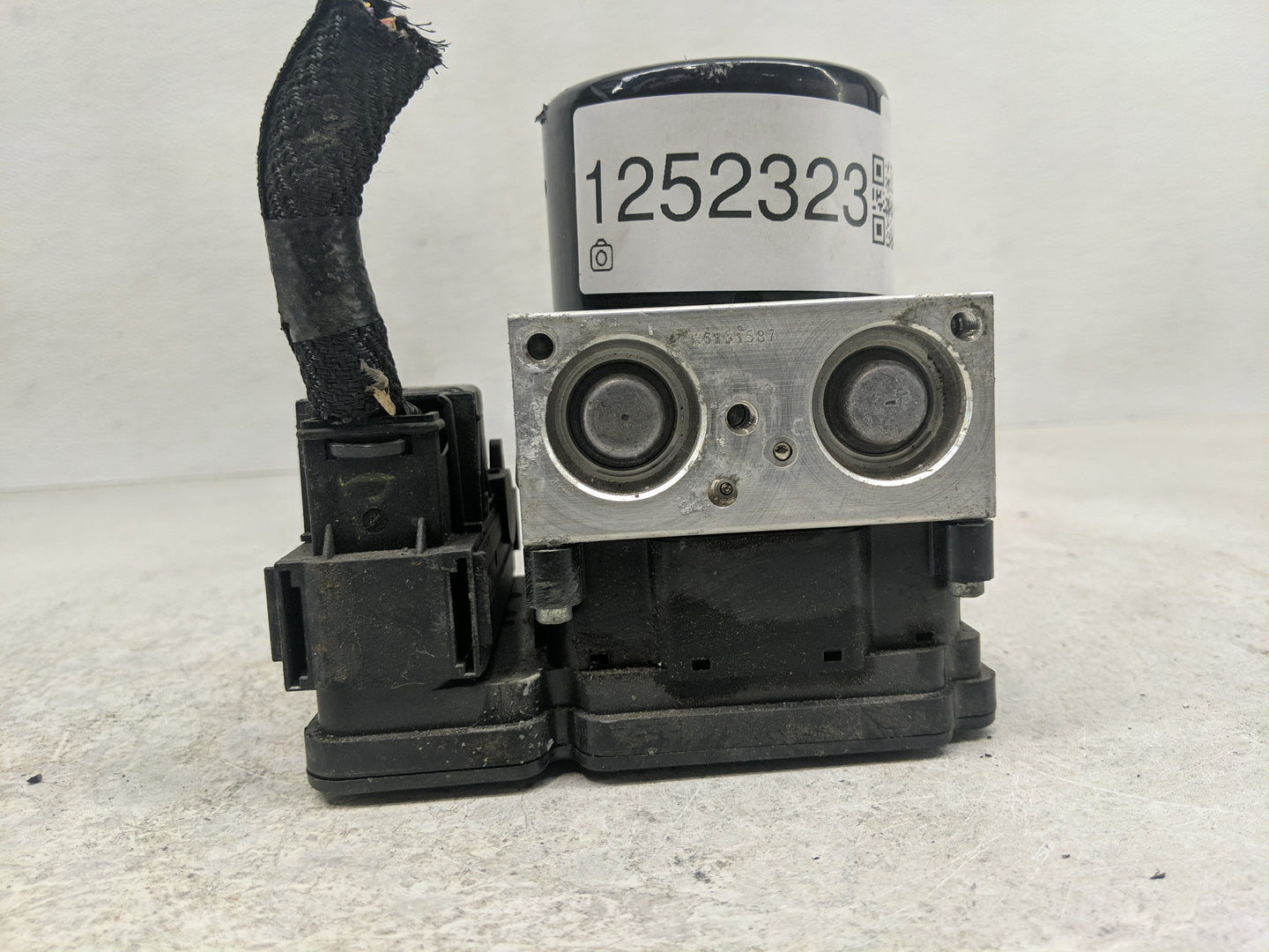 2013-2015 Ford Escape ABS Pump Control Module Replacement P/N:CV61-2C405-AE Fits Fits 2013 2014 2015 OEM Used Auto Parts - O