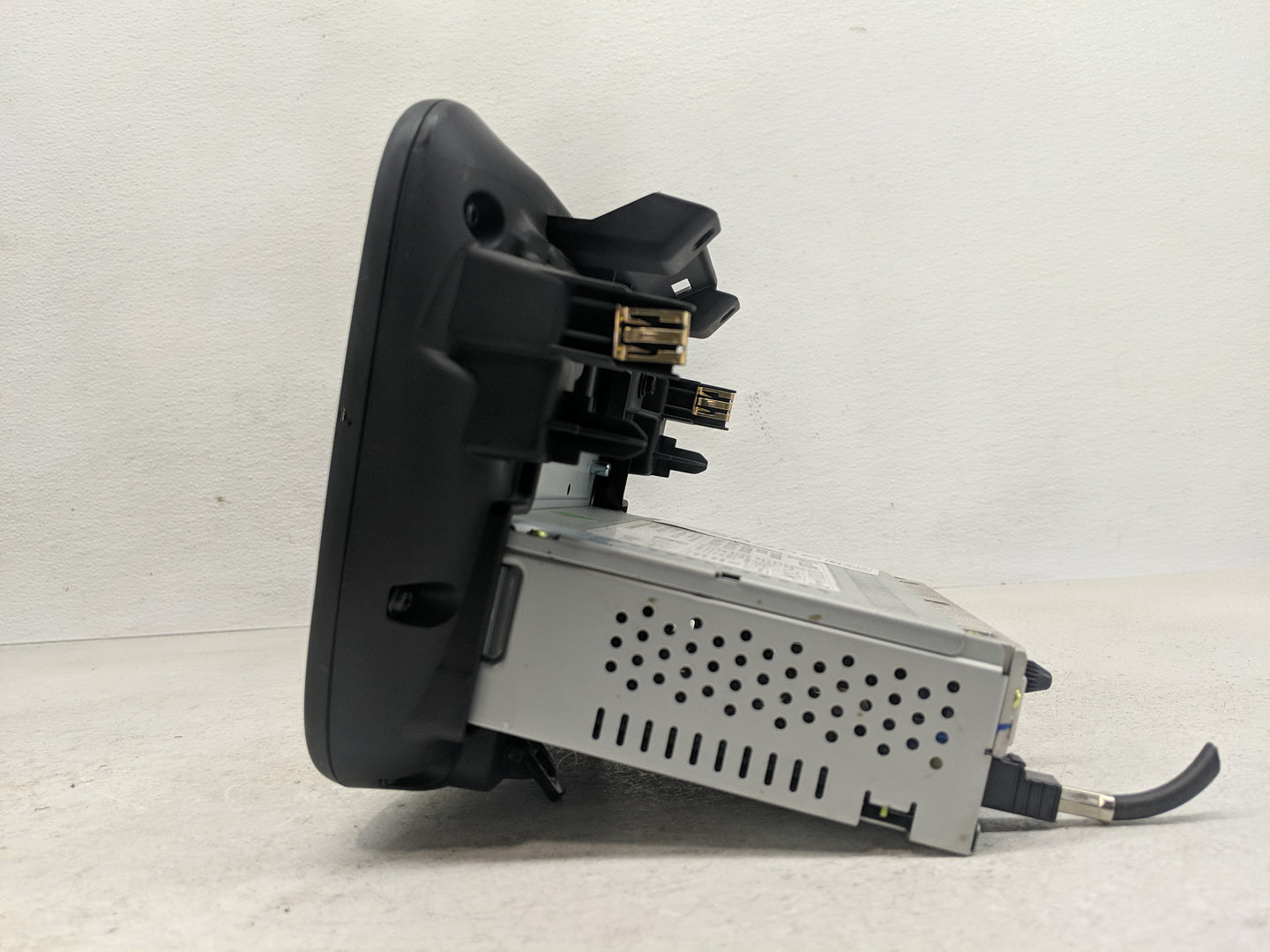 2013-2016 Ford Escape Radio AM FM Cd Player Receiver Replacement P/N:42532825 Fits Fits 2013 2014 2015 2016 OEM Used Auto Pa