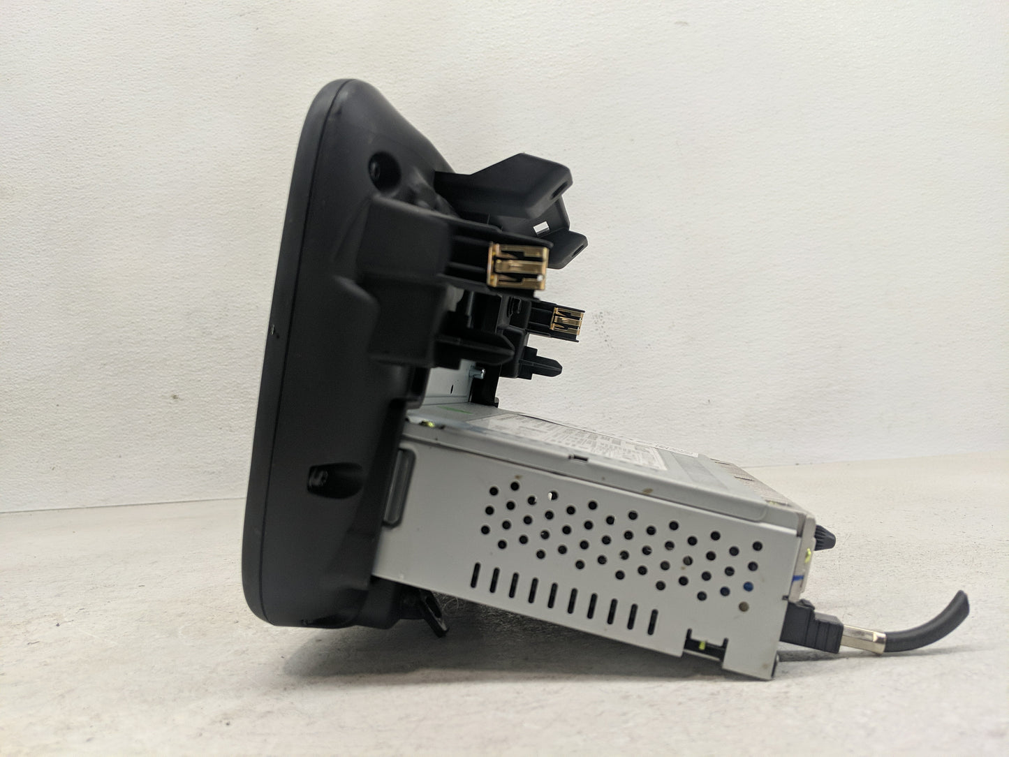 2013-2016 Ford Escape Radio AM FM Cd Player Receiver Replacement P/N:42532825 Fits Fits 2013 2014 2015 2016 OEM Used Auto Pa