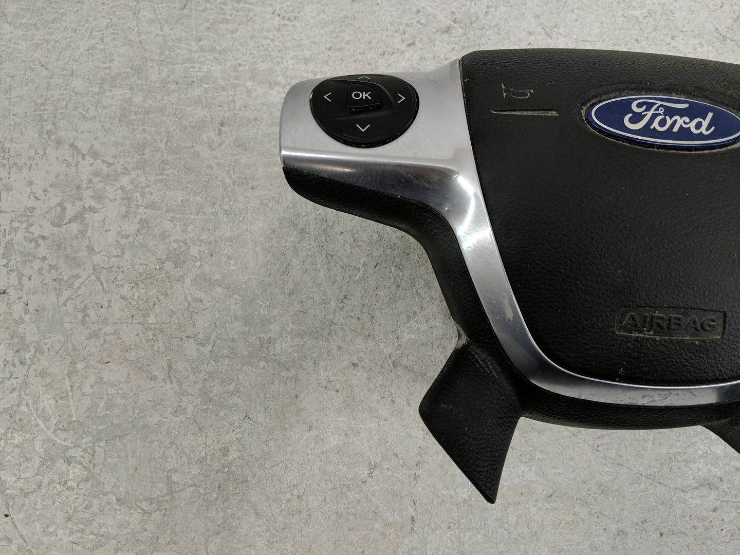 2013-2014 Ford Escape Air Bag Driver Left Steering Wheel Mounted P/N:CJ54-A042B85-CC3 Fits Fits 2013 2014 2015 2016 2017 201