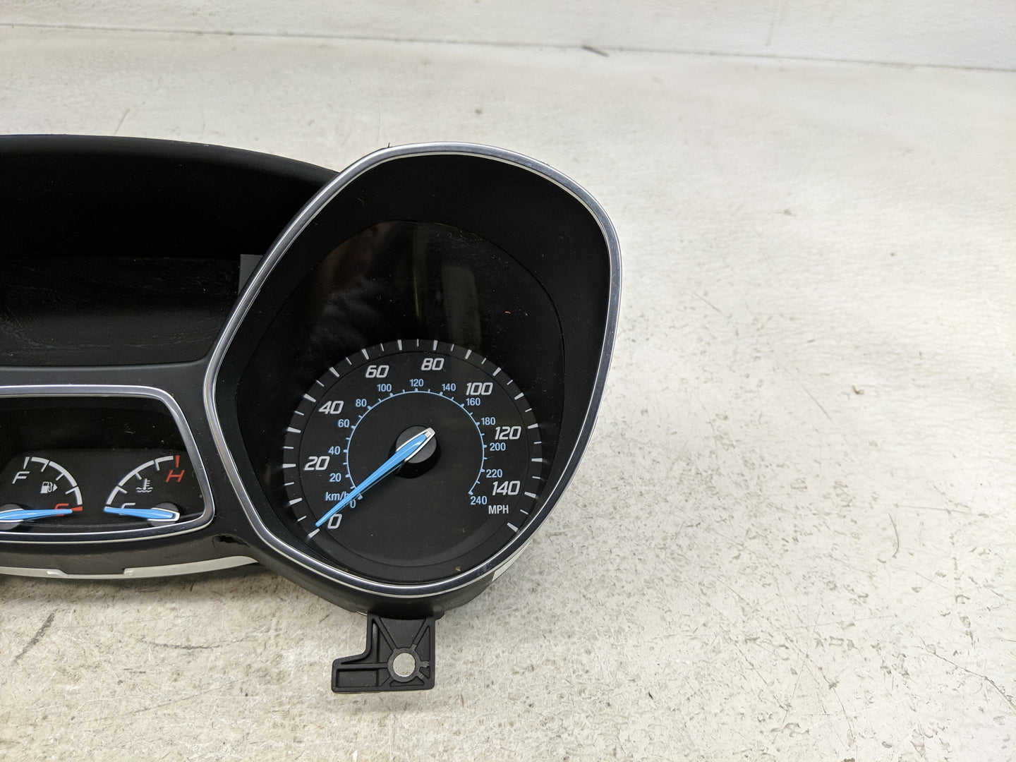 2013-2014 Ford Escape Instrument Cluster Speedometer Gauges Fits Fits 2013 2014 OEM Used Auto Parts - Oemusedautoparts1.com