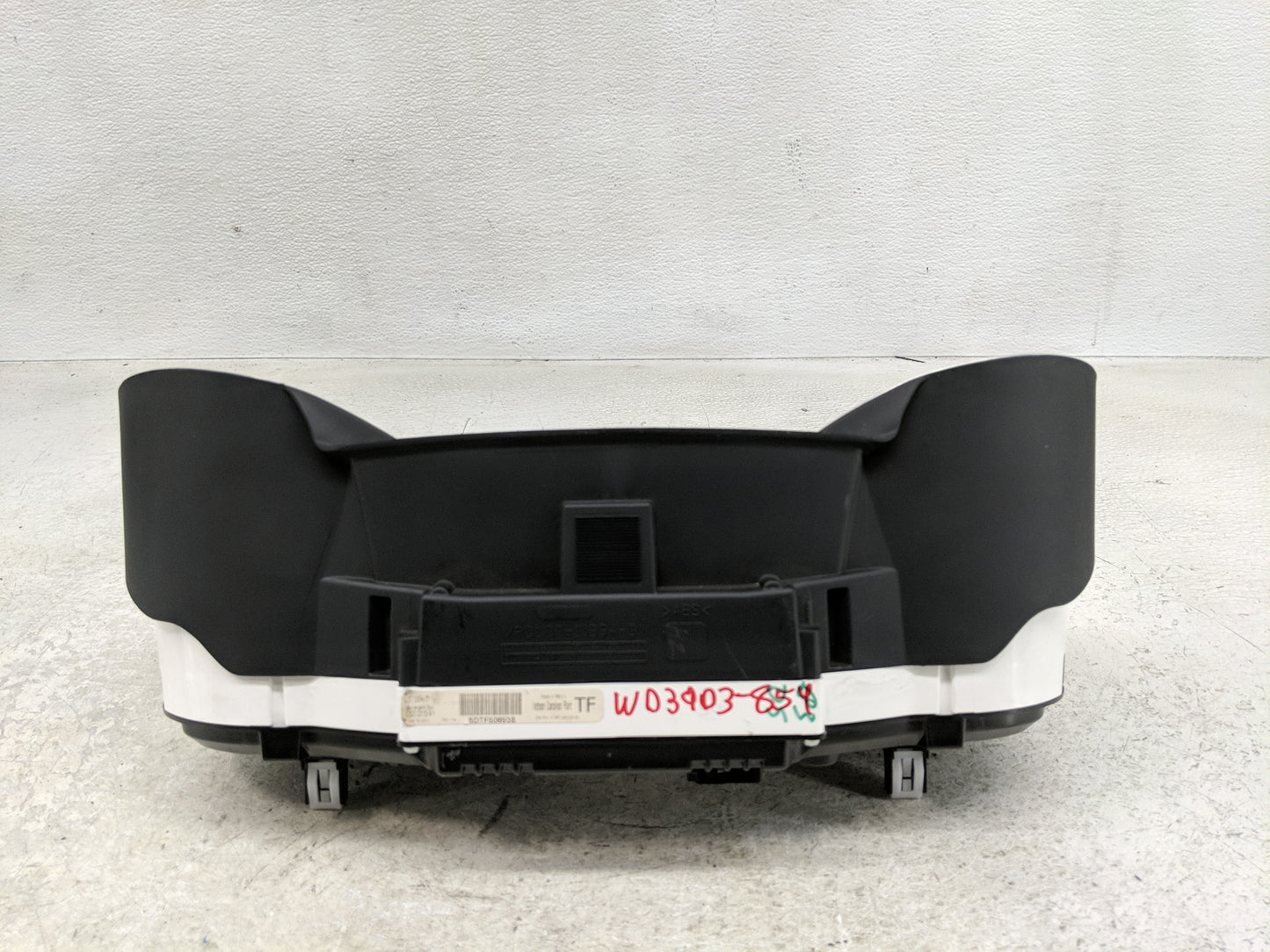 2013-2014 Ford Escape Instrument Cluster Speedometer Gauges Fits Fits 2013 2014 OEM Used Auto Parts - Oemusedautoparts1.com