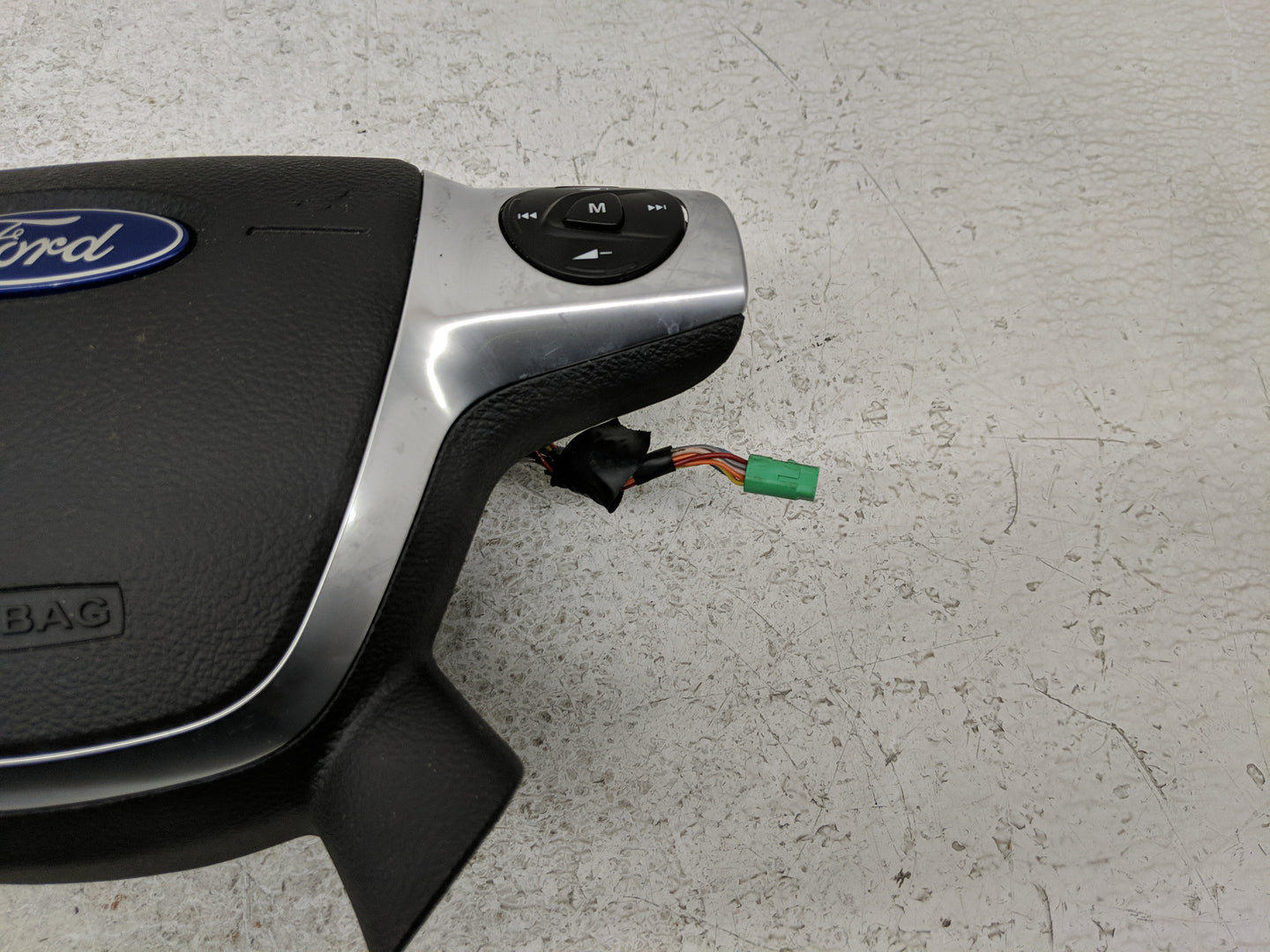 2013-2014 Ford Escape Air Bag Driver Left Steering Wheel Mounted P/N:CJ54 A042B85 BC3ZHE Fits Fits 2013 2014 OEM Used Auto P
