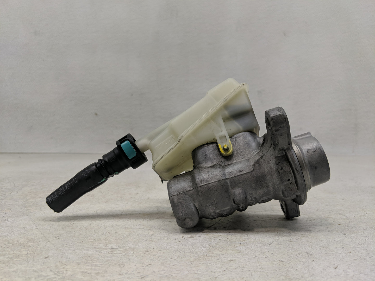 2013-2019 Ford Escape Brake Master Cylinder - Oemusedautoparts1.com