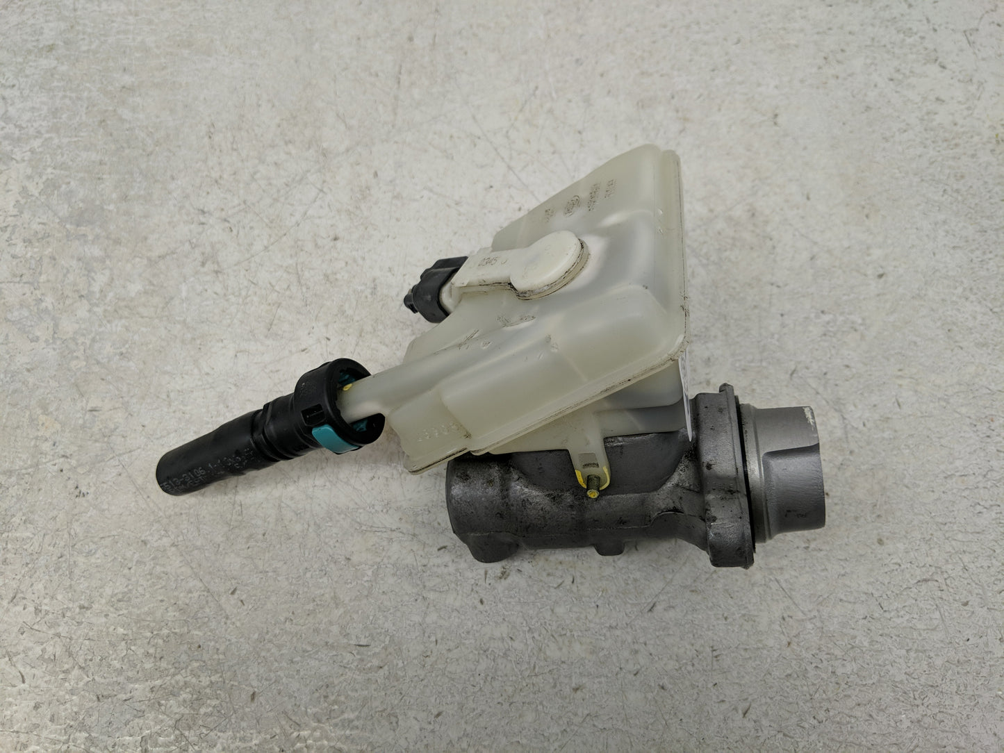 2013-2019 Ford Escape Brake Master Cylinder - Oemusedautoparts1.com