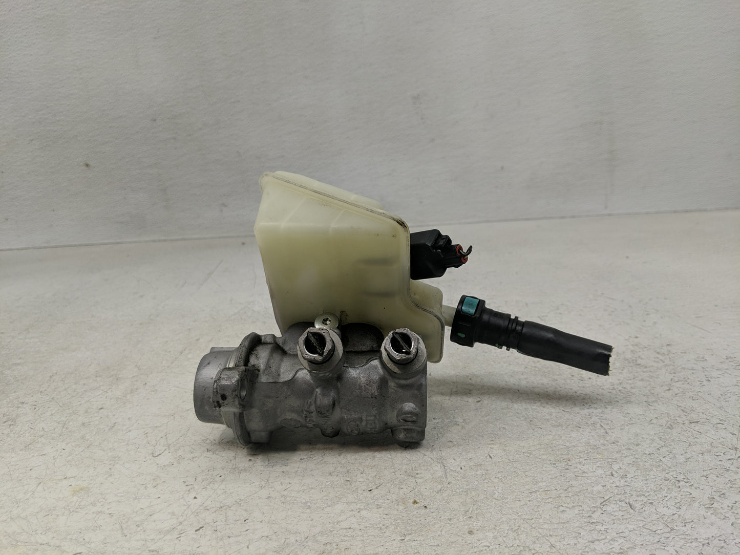 2013-2019 Ford Escape Brake Master Cylinder - Oemusedautoparts1.com