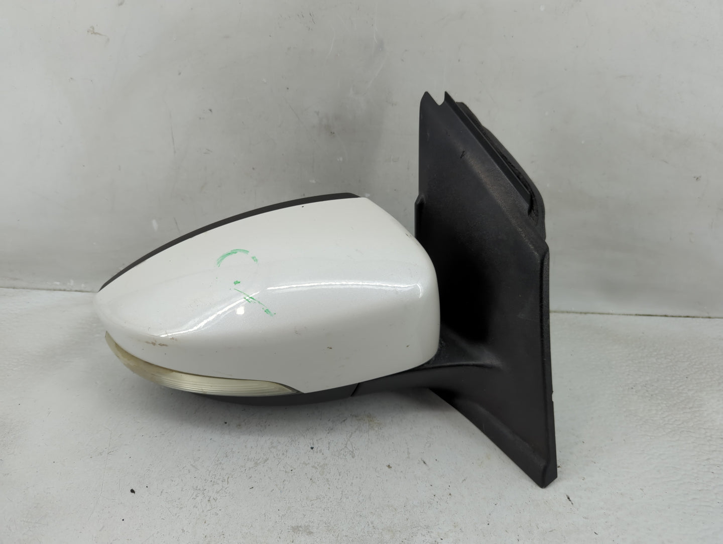 2013-2016 Ford Escape Passenger Side View Mirror - Right Door Mirror OEM Used - Oemusedautoparts1.com