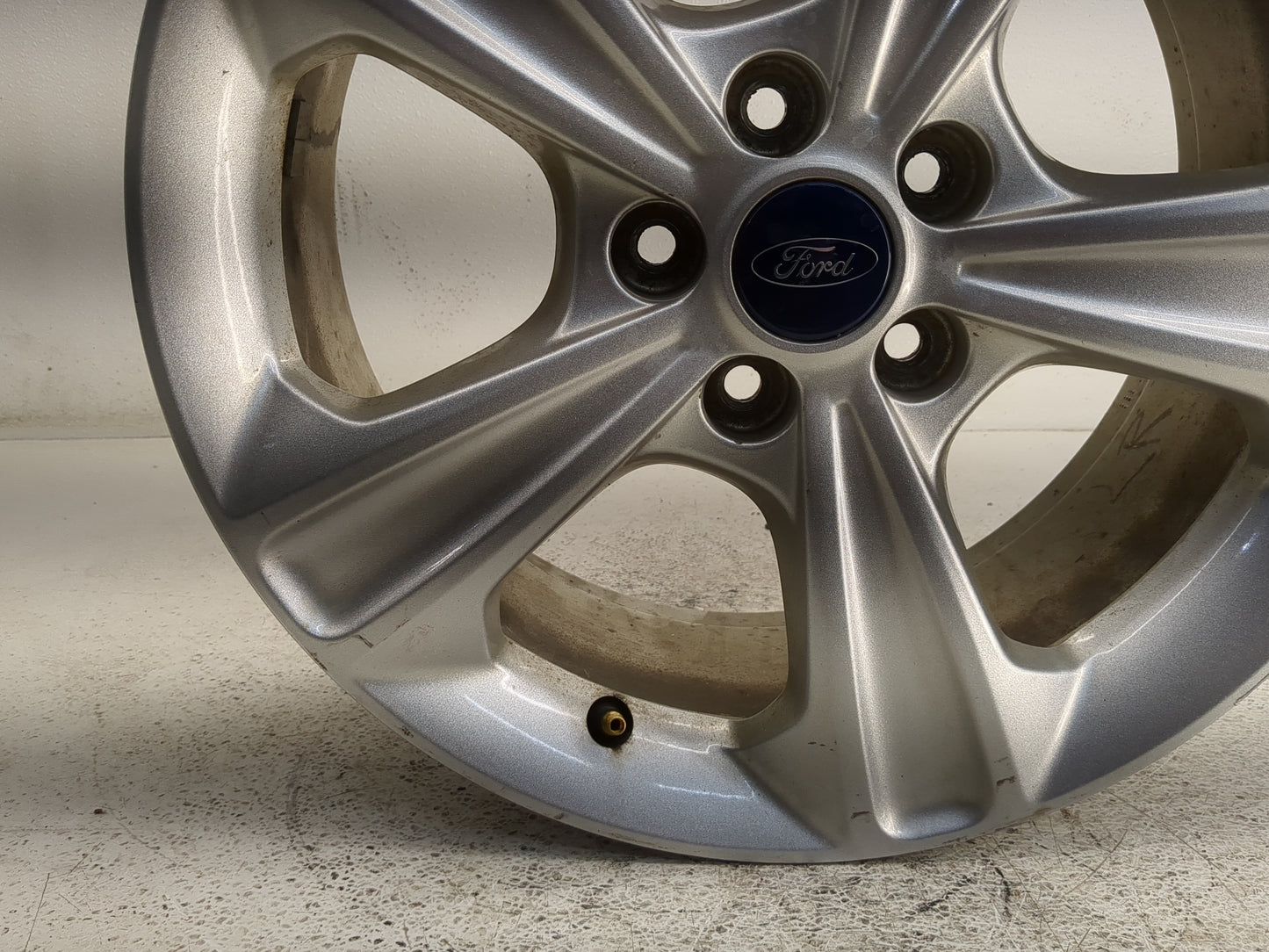 2013-2016 Ford Escape Oem Wheel Rim 1305487 - Oemusedautoparts1.com
