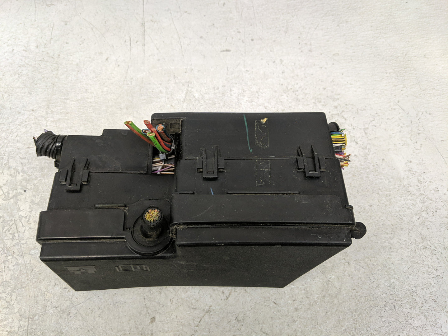 2013-2016 Ford Escape Fusebox Fuse Box Panel Relay Module P/N:AV6T-14A067-AD Fits Fits 2013 2014 2015 2016 OEM Used Auto Par