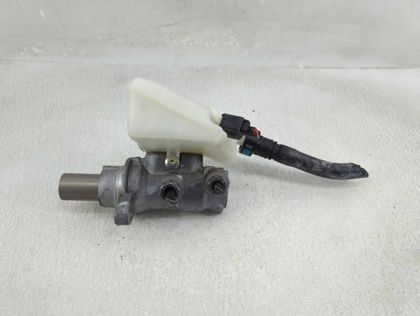 2013-2019 Ford Escape Brake Master Cylinder - Oemusedautoparts1.com