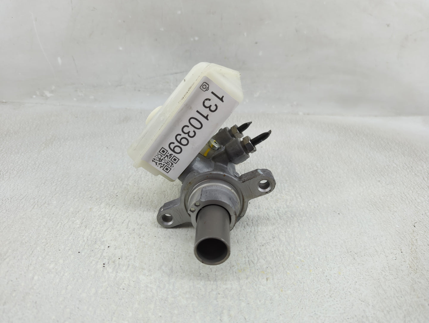 2013-2019 Ford Escape Brake Master Cylinder - Oemusedautoparts1.com
