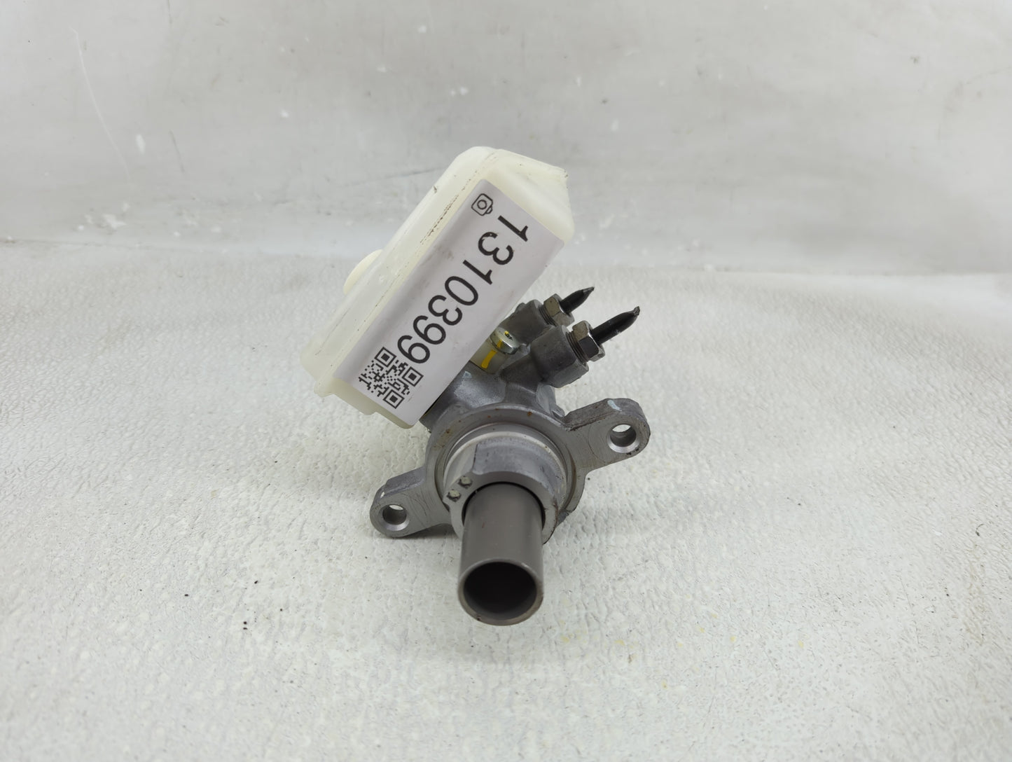 2013-2019 Ford Escape Brake Master Cylinder - Oemusedautoparts1.com