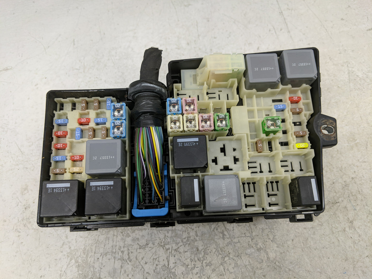 2013-2016 Ford Escape Fusebox Fuse Box Panel Relay Module P/N:19197 000 001 AV6T-14A075-AB Fits Fits 2013 2014 2015 2016 OEM
