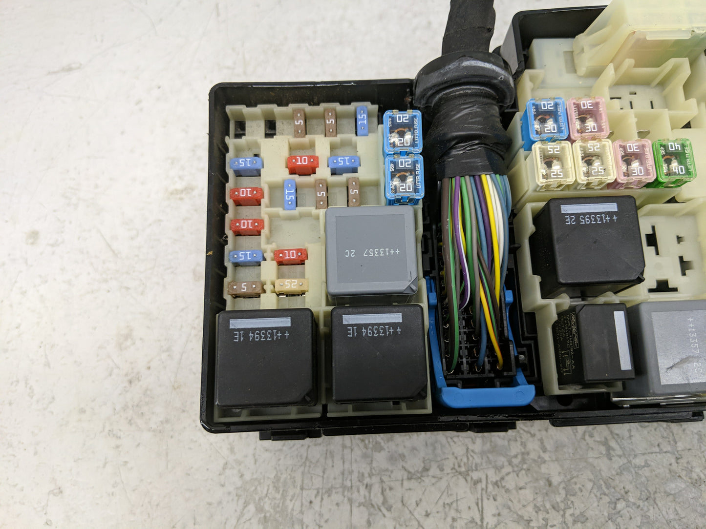 2013-2016 Ford Escape Fusebox Fuse Box Panel Relay Module P/N:19197 000 001 AV6T-14A075-AB Fits Fits 2013 2014 2015 2016 OEM