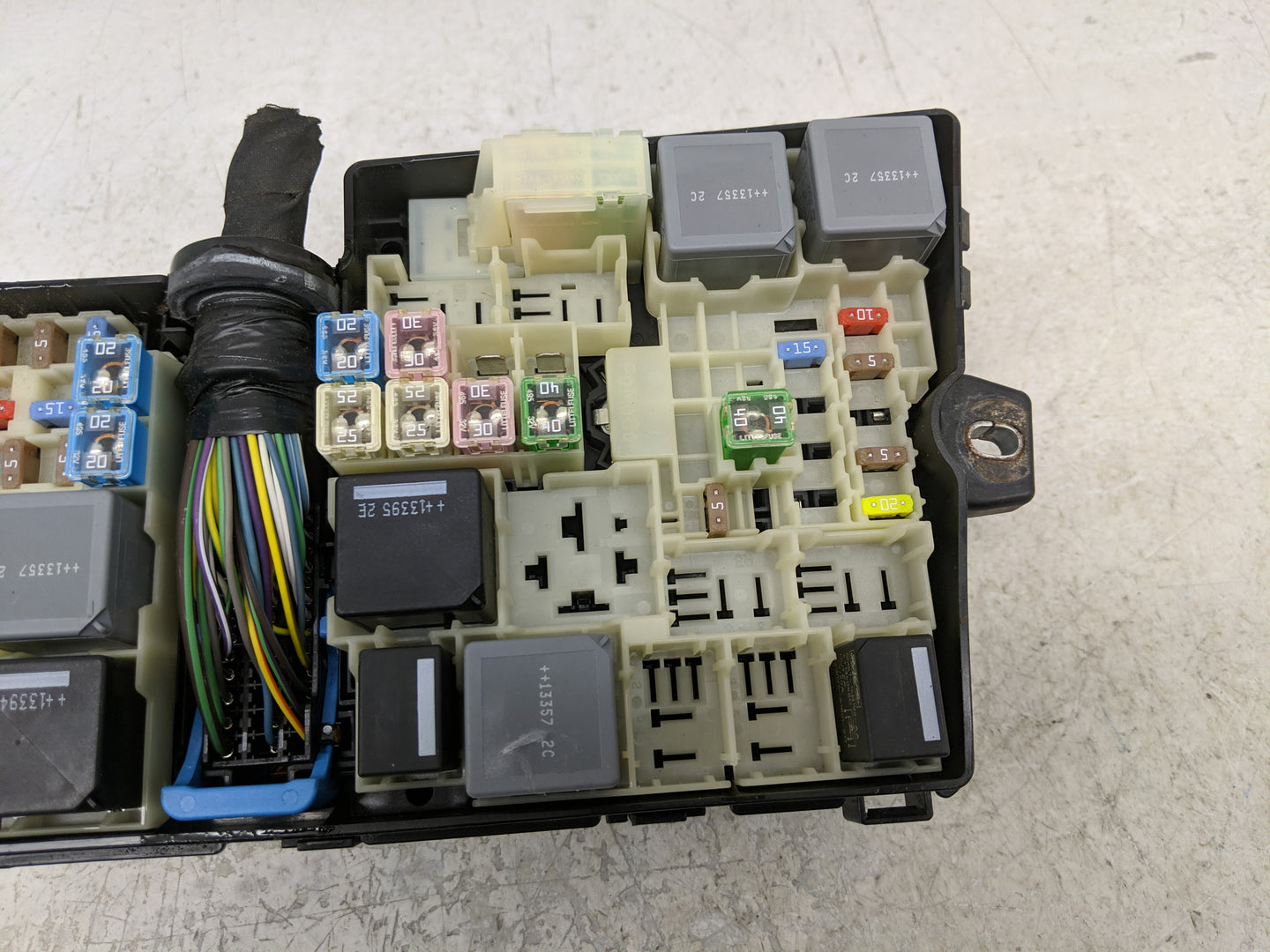 2013-2016 Ford Escape Fusebox Fuse Box Panel Relay Module P/N:19197 000 001 AV6T-14A075-AB Fits Fits 2013 2014 2015 2016 OEM