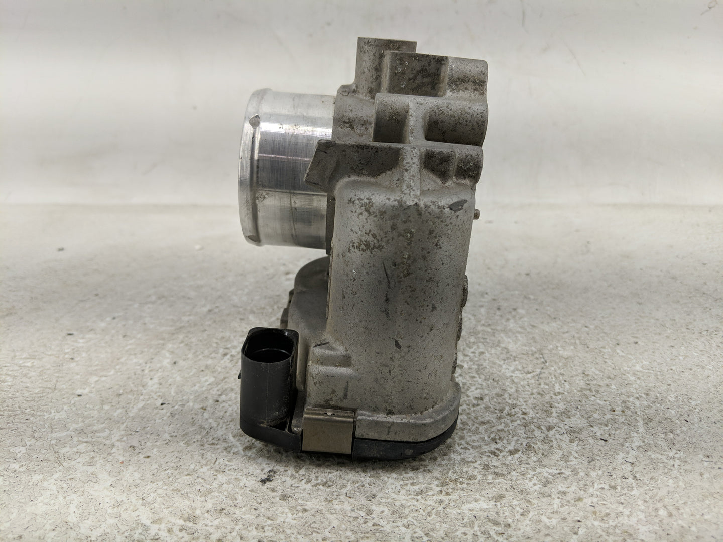 2013-2016 Ford Escape Throttle Body P/N:7S7G-9F991-CA Fits Fits 2013 2014 2015 2016 2017 2018 2019 OEM Used Auto Parts - Oem