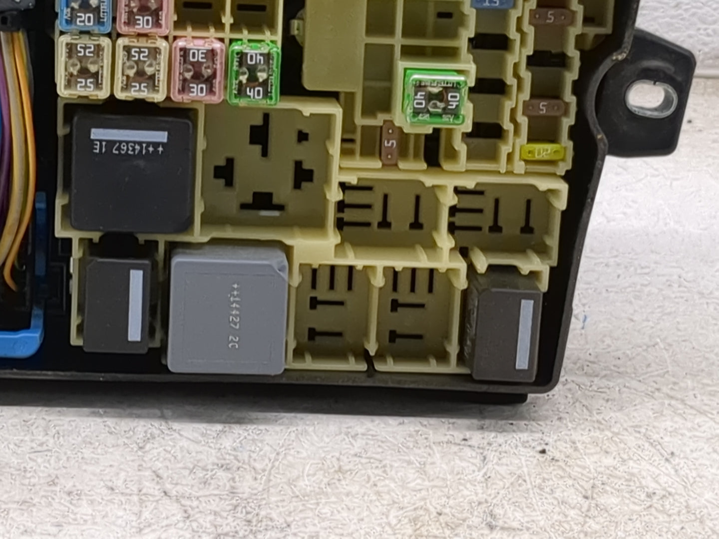 2013-2016 Ford Escape Fusebox Fuse Box Panel Relay Module P/N:AV6T-14A142-AB AVGT-14A076-AB Fits Fits 2013 2014 2015 2016 OE