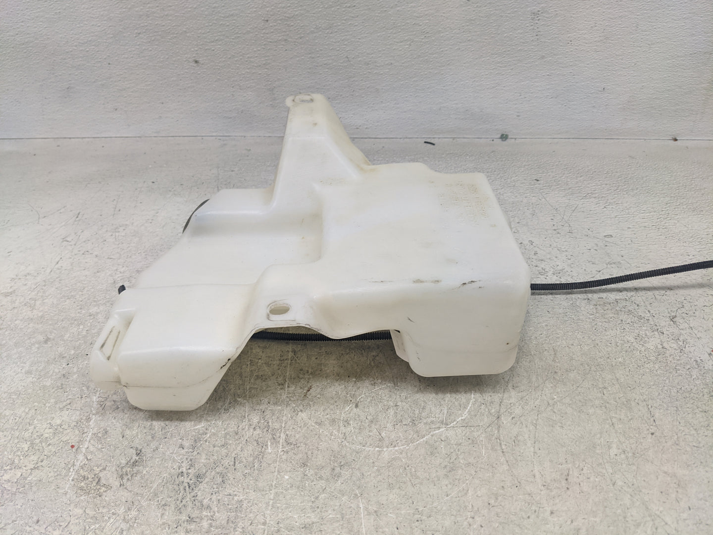 2013-2014 Ford Escape Windshield Washer Fluid Reservoir Bottle Oem - Oemusedautoparts1.com