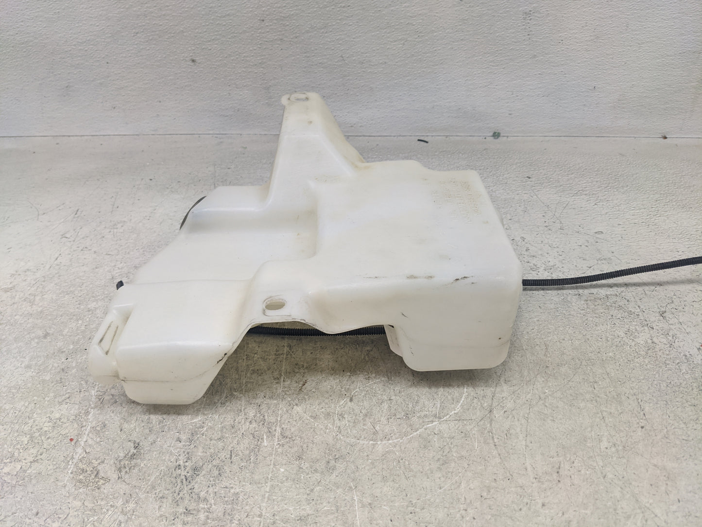 2013-2014 Ford Escape Windshield Washer Fluid Reservoir Bottle Oem - Oemusedautoparts1.com