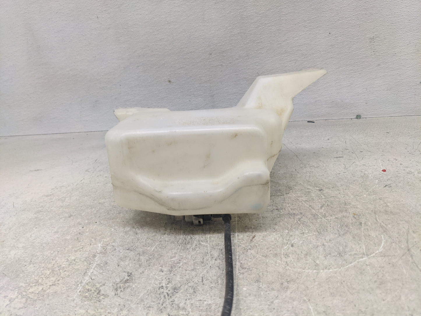 2013-2014 Ford Escape Windshield Washer Fluid Reservoir Bottle Oem - Oemusedautoparts1.com