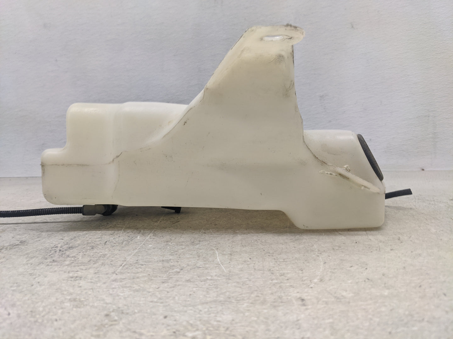 2013-2014 Ford Escape Windshield Washer Fluid Reservoir Bottle Oem - Oemusedautoparts1.com