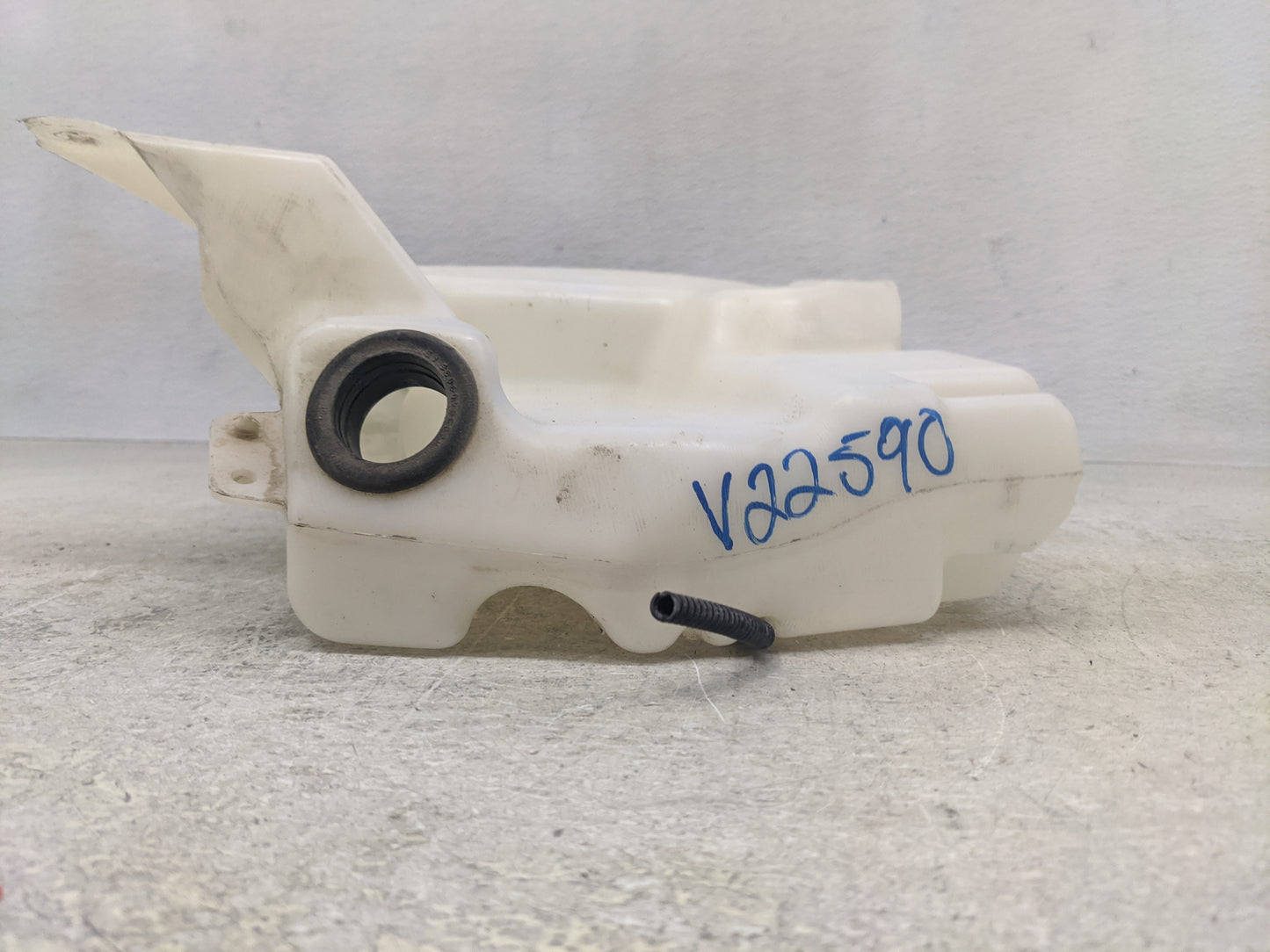2013-2014 Ford Escape Windshield Washer Fluid Reservoir Bottle Oem - Oemusedautoparts1.com