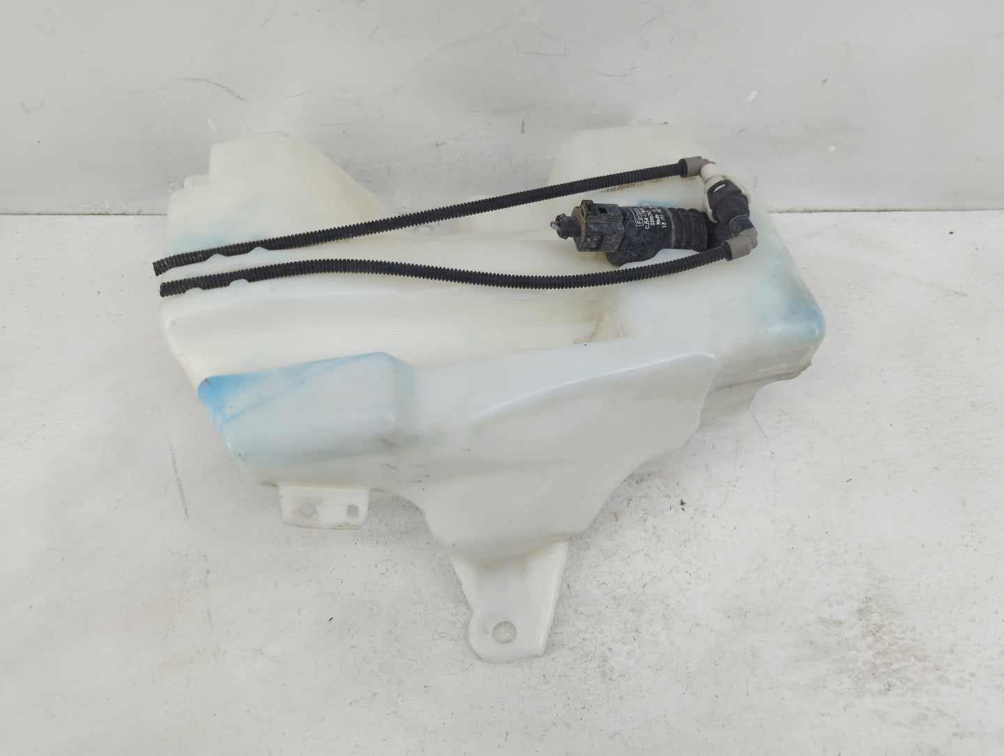 2013-2014 Ford Escape Windshield Washer Fluid Reservoir Bottle Oem - Oemusedautoparts1.com
