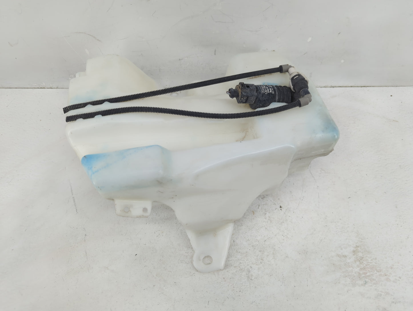 2013-2014 Ford Escape Windshield Washer Fluid Reservoir Bottle Oem - Oemusedautoparts1.com
