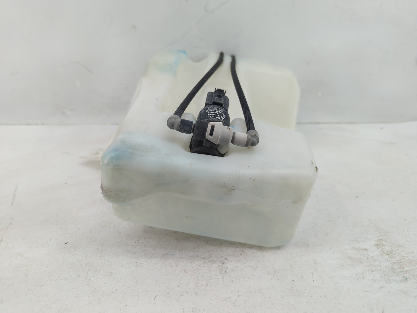 2013-2014 Ford Escape Windshield Washer Fluid Reservoir Bottle Oem - Oemusedautoparts1.com