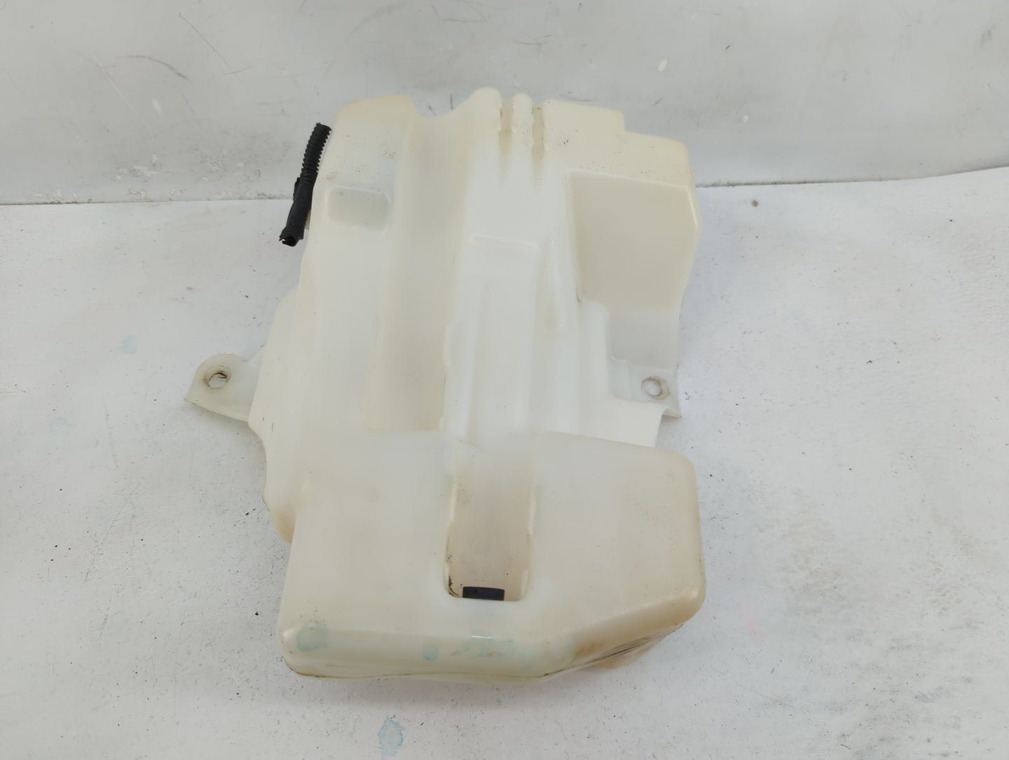 2013-2014 Ford Escape Windshield Washer Fluid Reservoir Bottle Oem - Oemusedautoparts1.com
