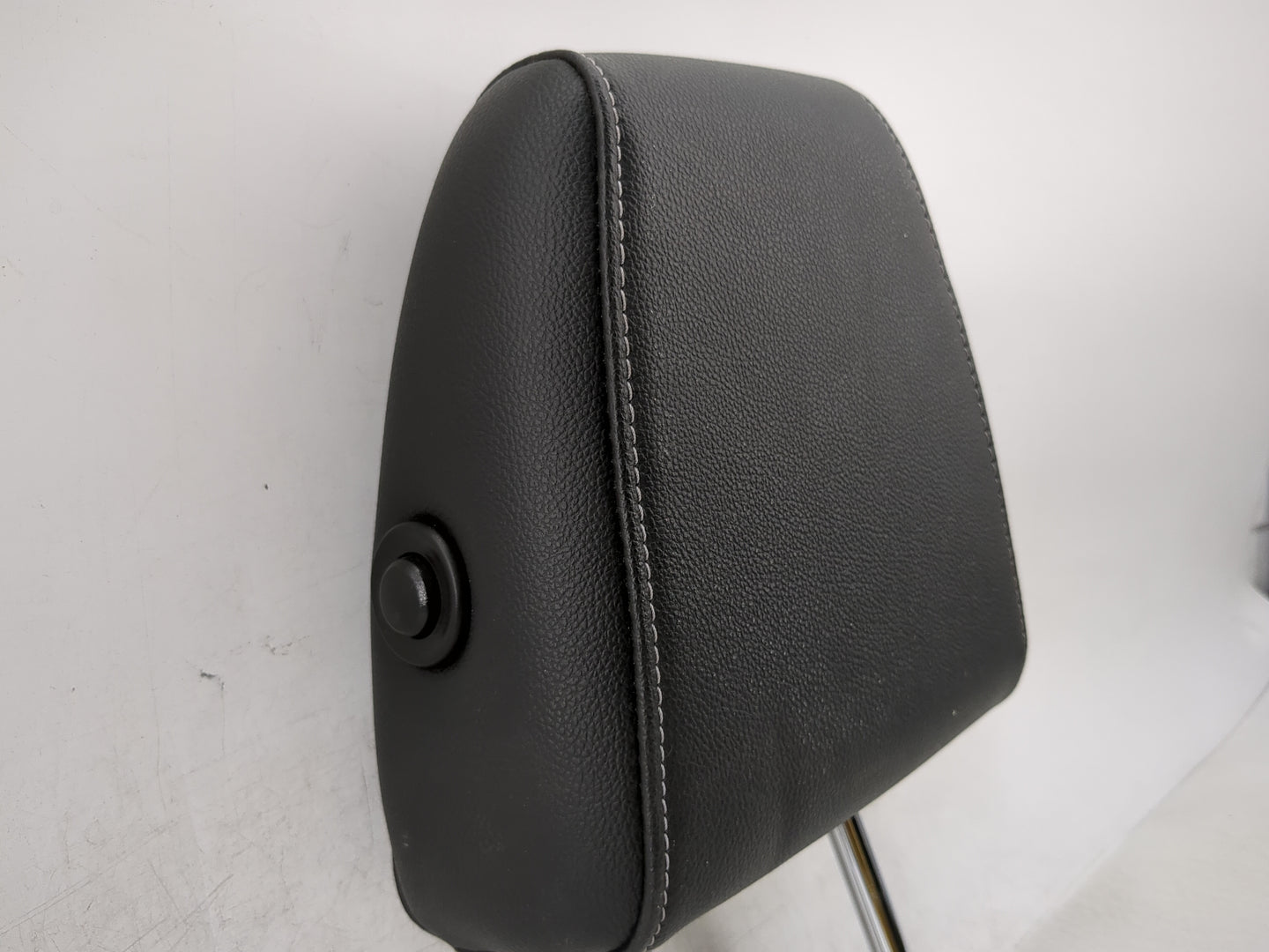 2013-2015 Ford Escape Headrest Head Rest Rear Seat Fits Fits 2013 2014 2015 OEM Used Auto Parts - Oemusedautoparts1.com