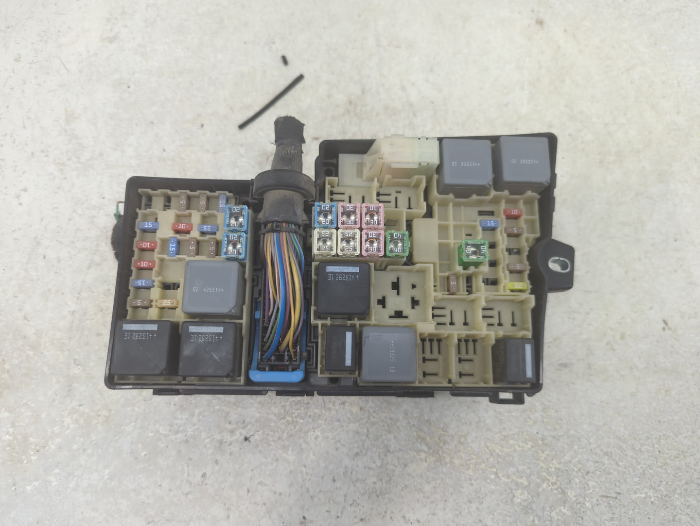 2013-2016 Ford Escape Fusebox Fuse Box Panel Relay Module P/N:AV6T-14A142-AB Fits Fits 2013 2014 2015 2016 OEM Used Auto Par