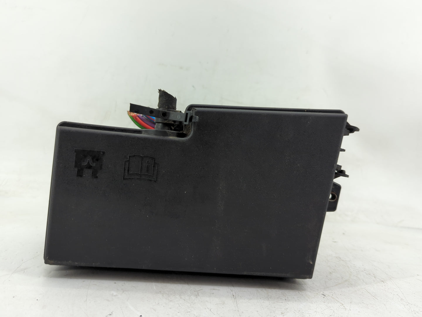 2013-2016 Ford Escape Fusebox Fuse Box Panel Relay Module P/N:21090 000 001 Fits Fits 2013 2014 2015 2016 OEM Used Auto Part