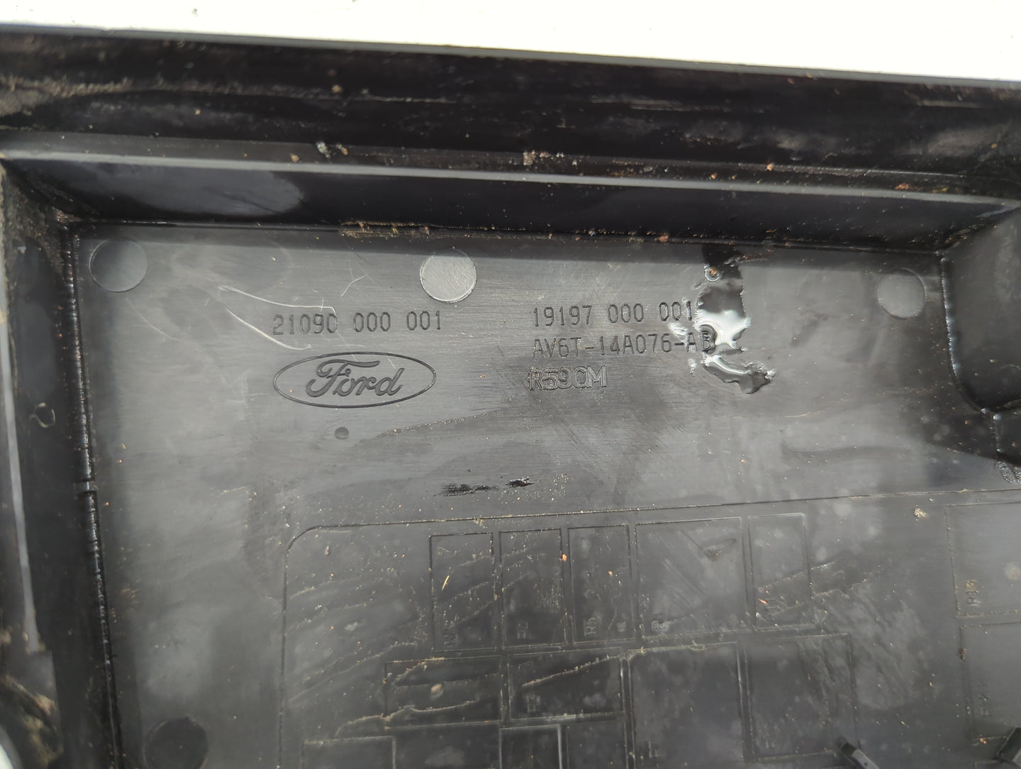 2013-2016 Ford Escape Fusebox Fuse Box Panel Relay Module P/N:21090 000 001 Fits Fits 2013 2014 2015 2016 OEM Used Auto Part