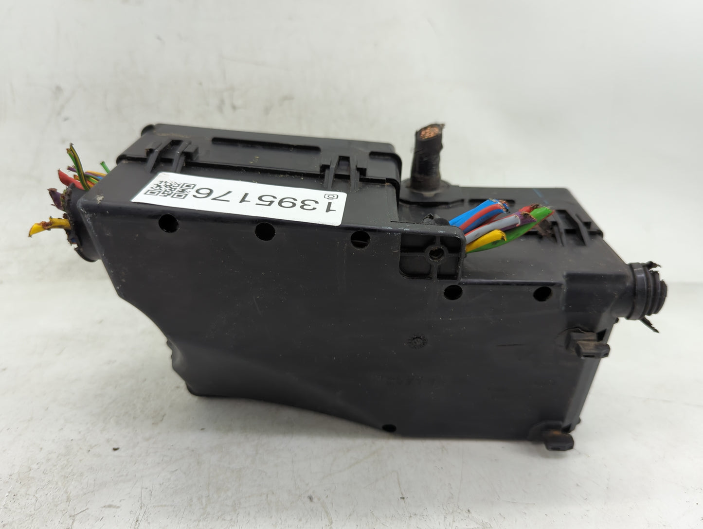 2013-2016 Ford Escape Fusebox Fuse Box Panel Relay Module P/N:21090 000 001 Fits Fits 2013 2014 2015 2016 OEM Used Auto Part