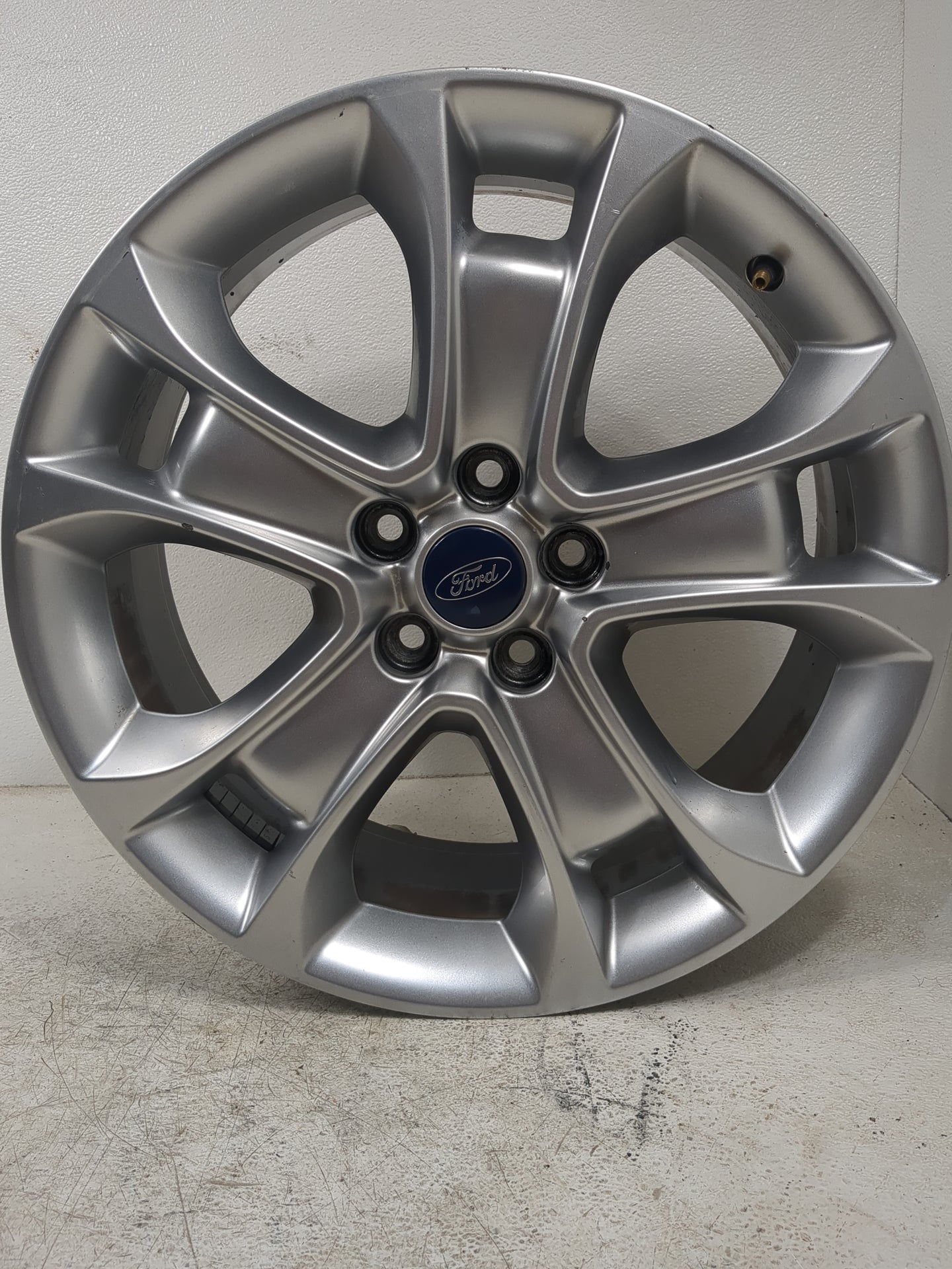 2013-2016 Ford Escape Oem Wheel Rim - Oemusedautoparts1.com