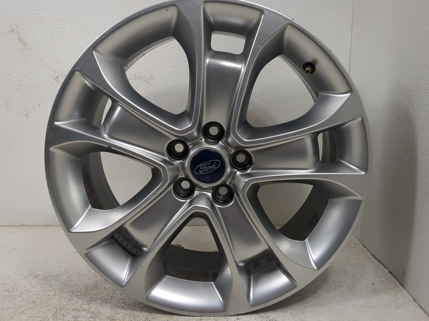 2013-2016 Ford Escape Oem Wheel Rim - Oemusedautoparts1.com