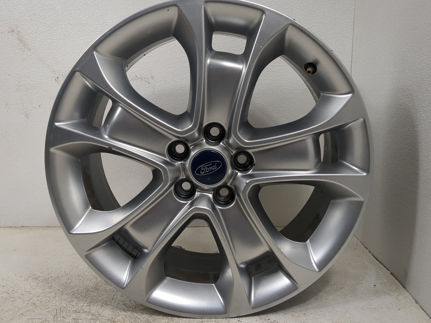 2013-2016 Ford Escape Oem Wheel Rim - Oemusedautoparts1.com