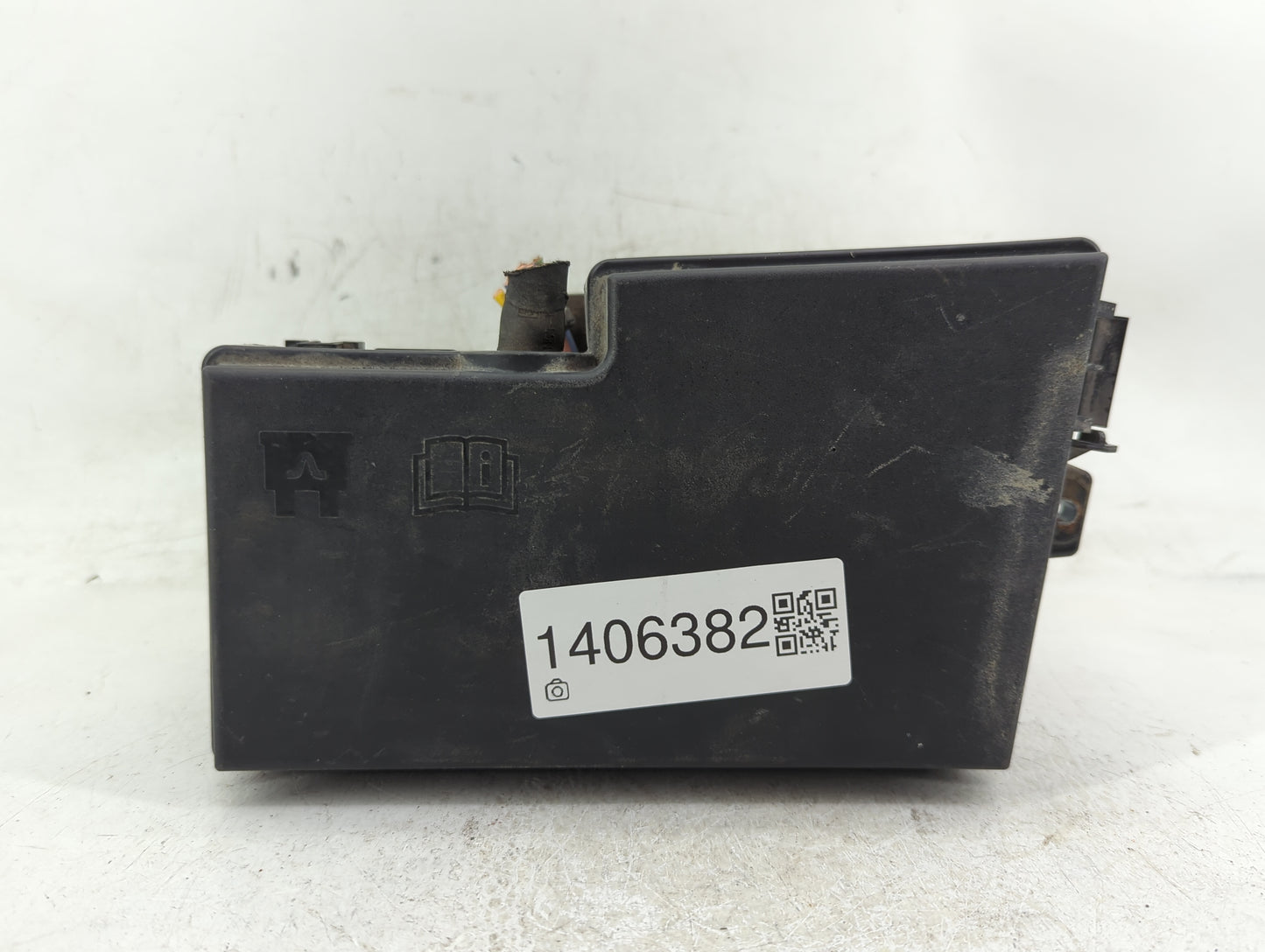 2013-2016 Ford Escape Fusebox Fuse Box Panel Relay Module P/N:AV6T-14A142-AB Fits Fits 2013 2014 2015 2016 OEM Used Auto Par