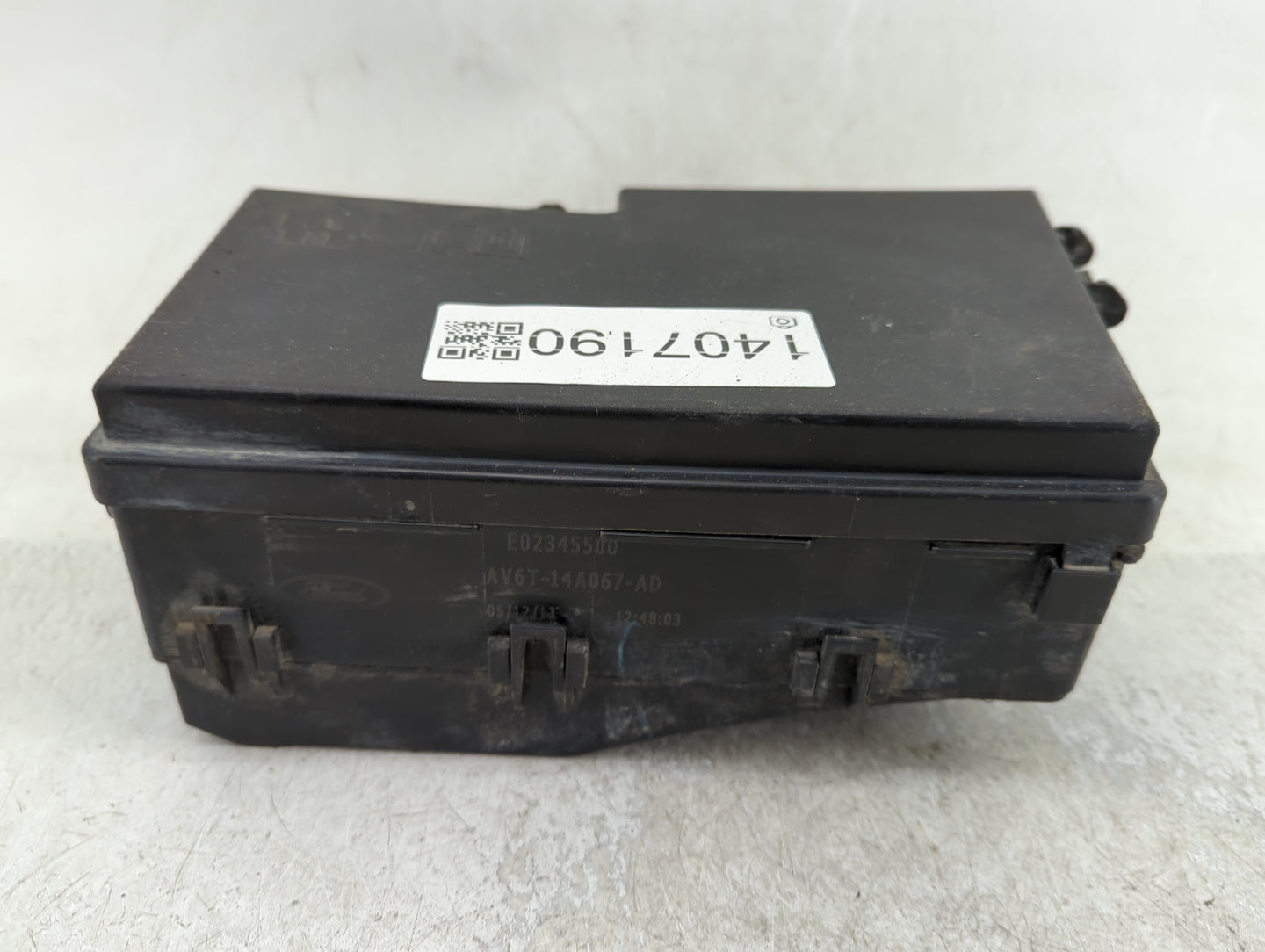2013-2016 Ford Escape Fusebox Fuse Box Panel Relay Module P/N:E02345500 AV6T-14A067-AD Fits Fits 2013 2014 2015 2016 OEM Use