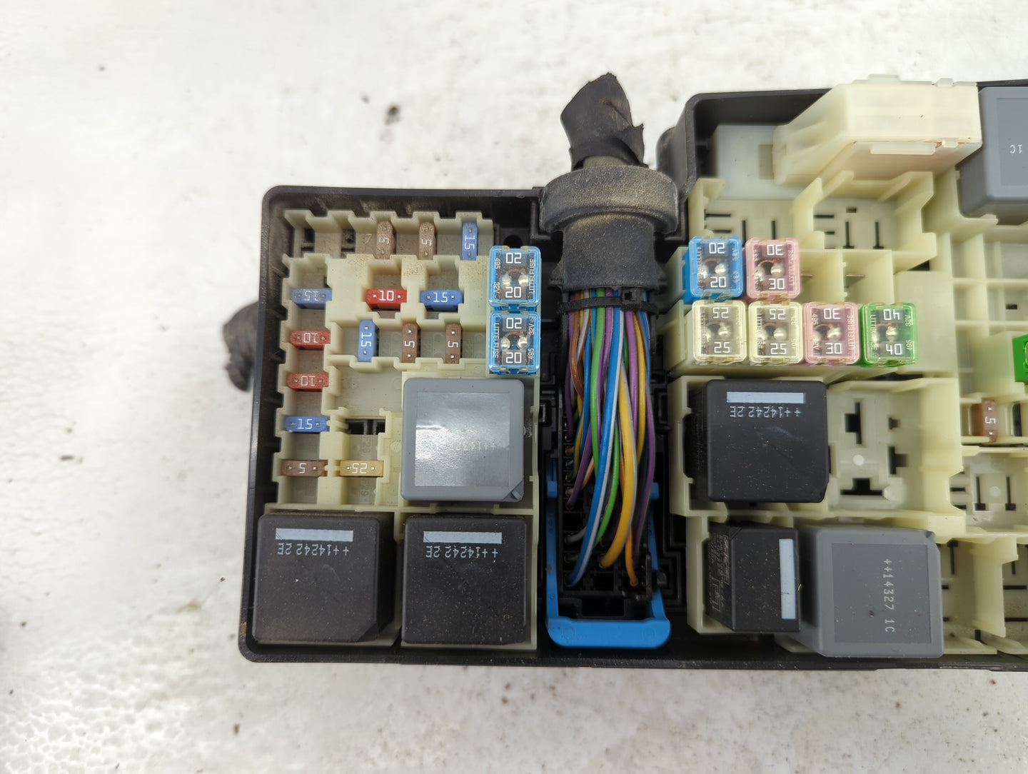2013-2016 Ford Escape Fusebox Fuse Box Panel Relay Module P/N:21090 000 001 19197 000 001 Fits Fits 2013 2014 2015 2016 OEM 