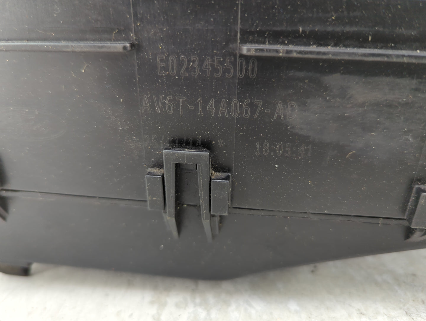 2013-2016 Ford Escape Fusebox Fuse Box Panel Relay Module P/N:E02345500 AV6T-14A067-AD Fits Fits 2013 2014 2015 2016 OEM Use