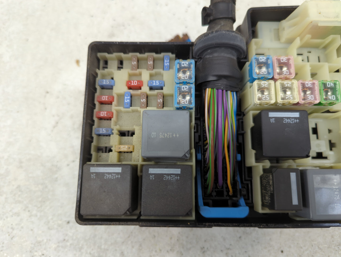 2013-2016 Ford Escape Fusebox Fuse Box Panel Relay Module P/N:AV6T-14A076-AB 19197 000 001 Fits Fits 2013 2014 2015 2016 OEM