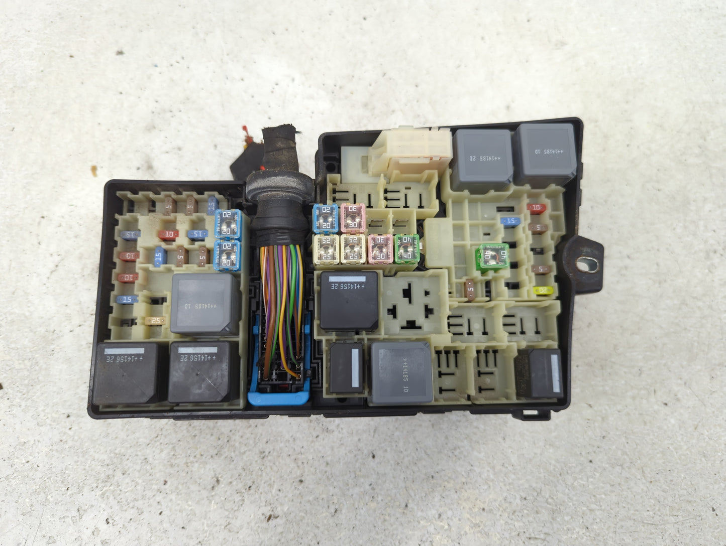 2013-2016 Ford Escape Fusebox Fuse Box Panel Relay Module P/N:AV6T-14A076-AB 19197 000 001 Fits Fits 2013 2014 2015 2016 OEM