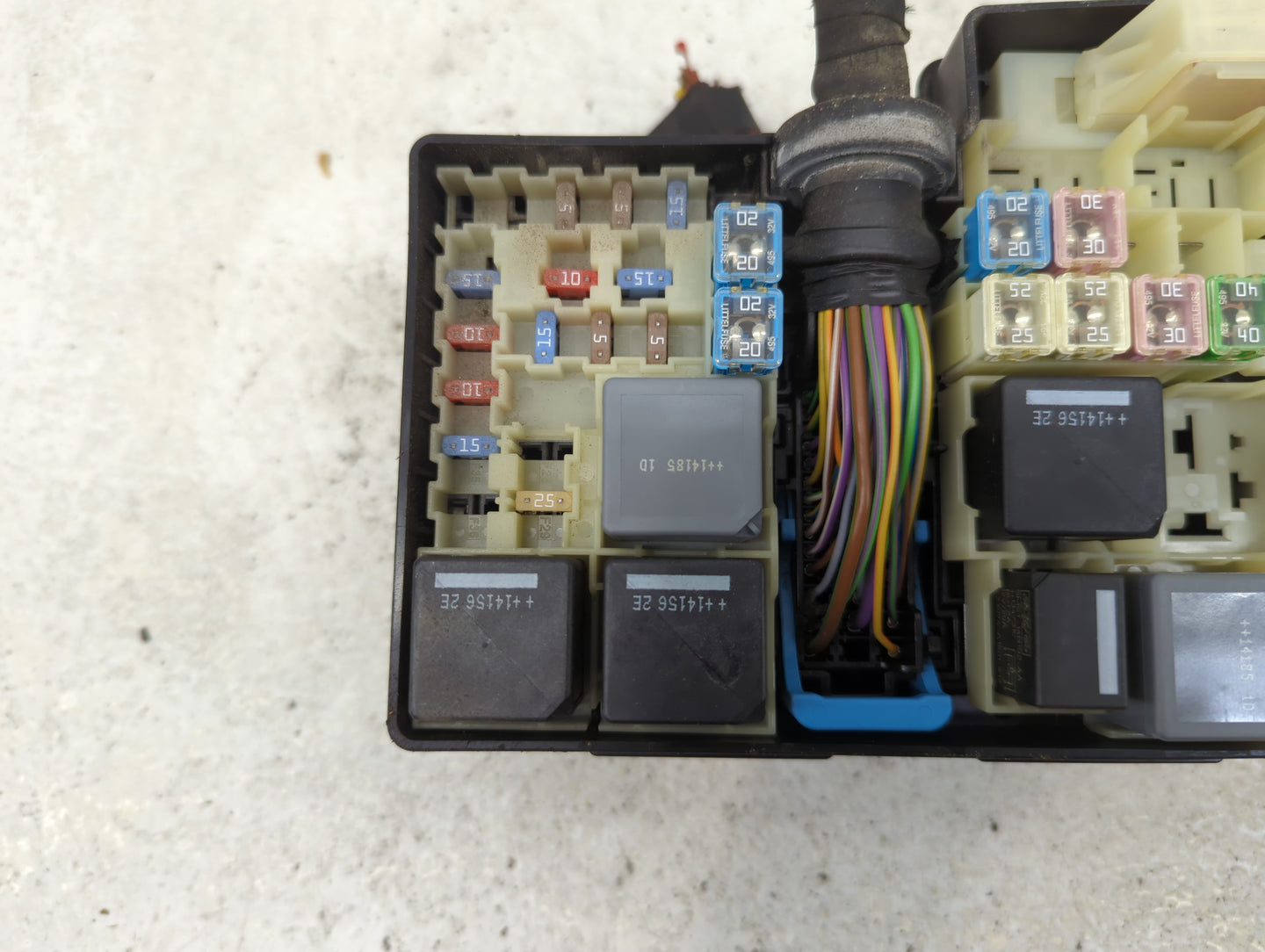 2013-2016 Ford Escape Fusebox Fuse Box Panel Relay Module P/N:AV6T-14A076-AB 19197 000 001 Fits Fits 2013 2014 2015 2016 OEM